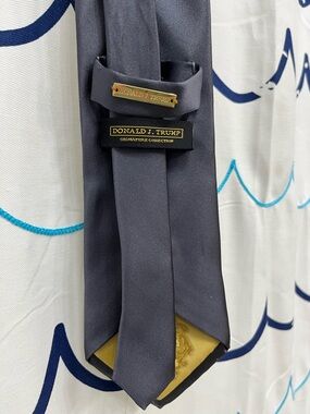 Donald J. Trump Signature Collection Men's Gray Tie